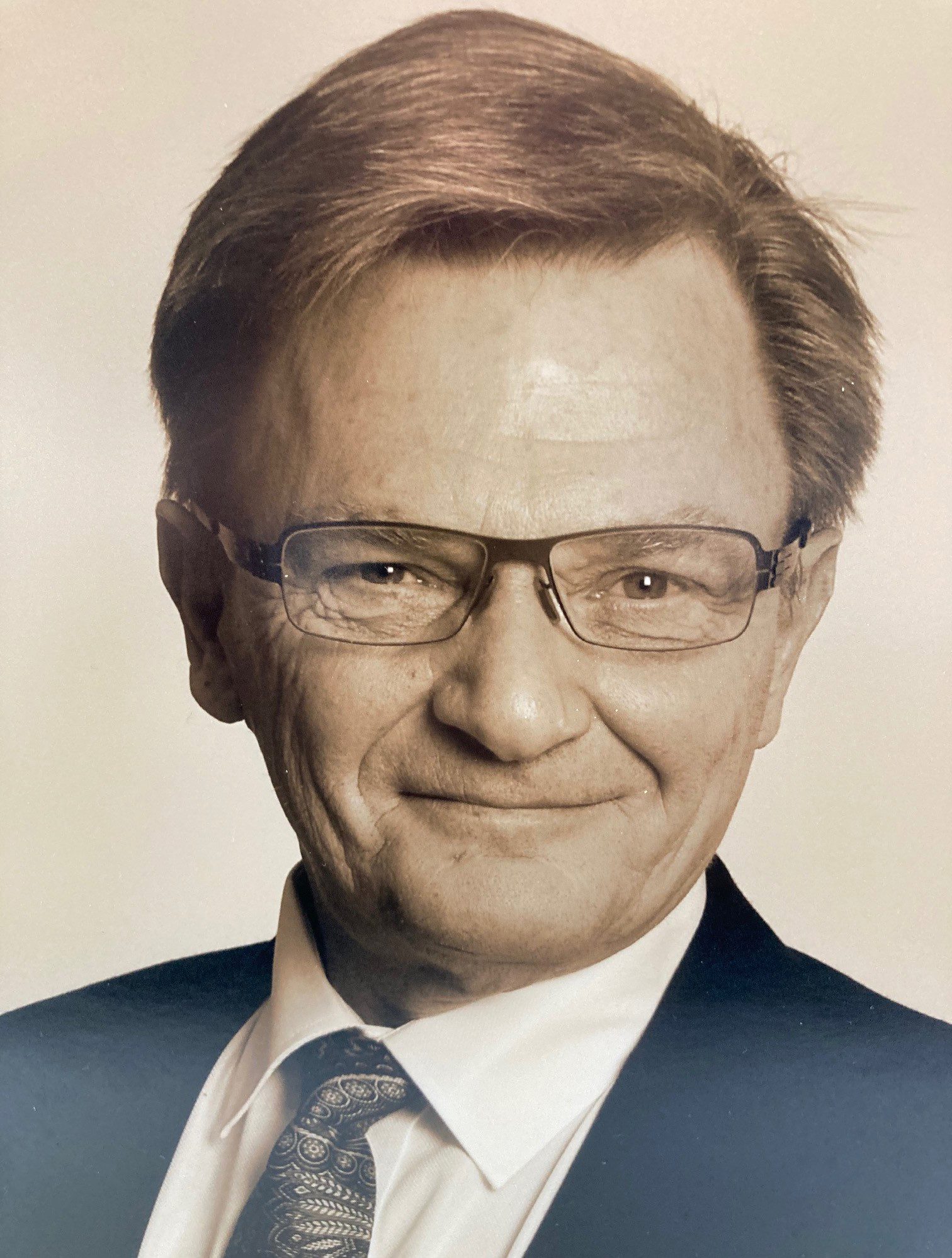 Finn Cederstøm