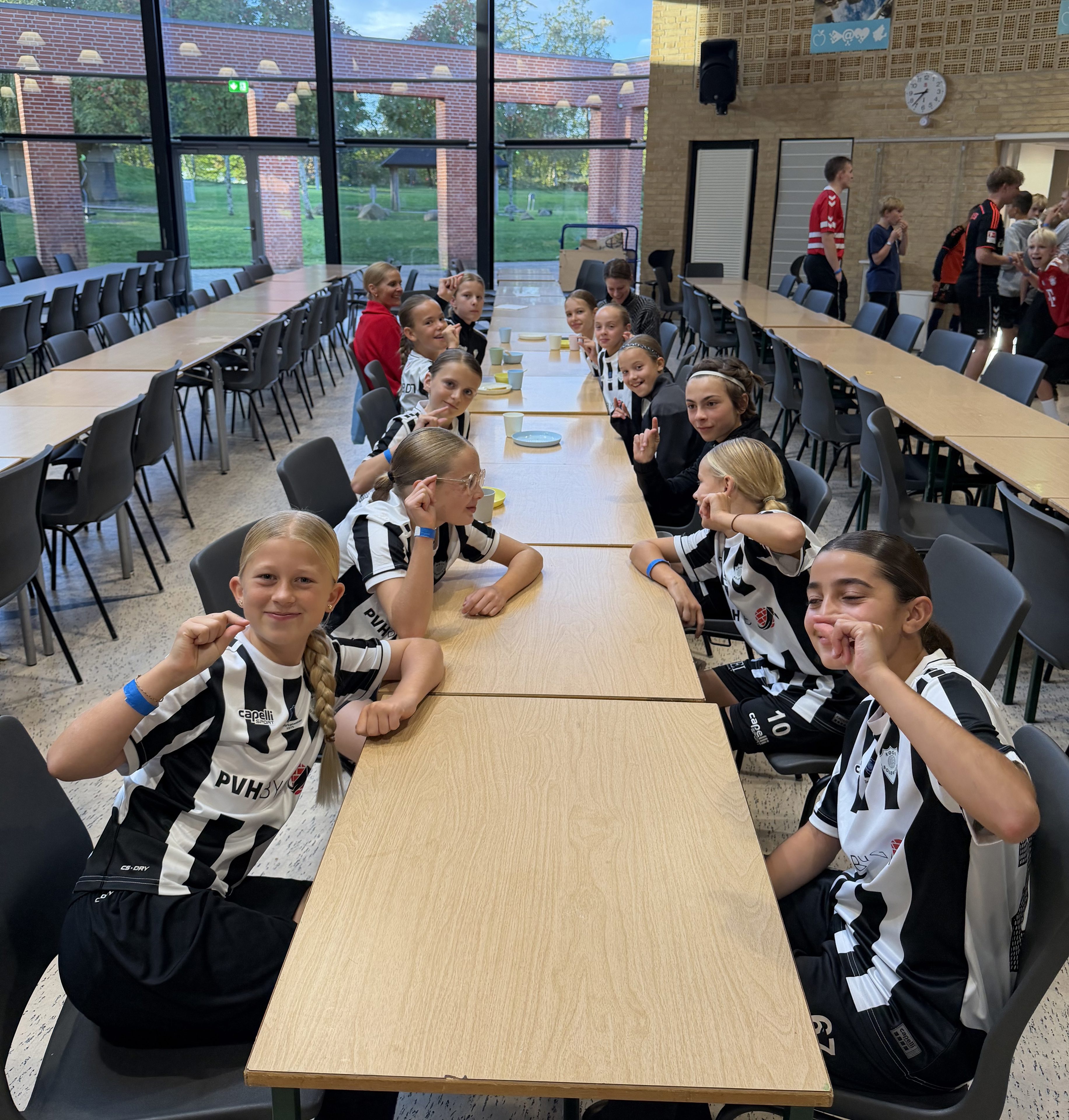 Piger U12 Oktober 2026 OB Orifram Cup Morgenmad (1)