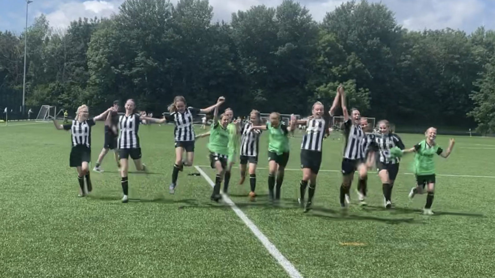 u13-piger-sm-1.jpeg